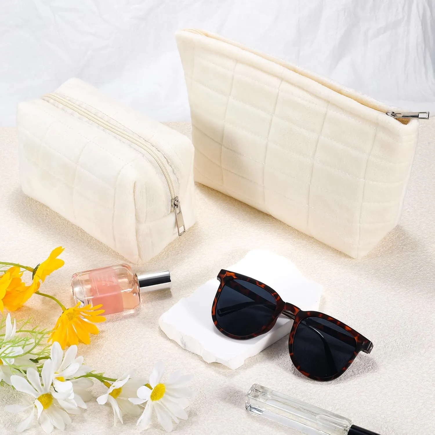 ZLFSRQ 2Pcs Makeup Bag for Women Trendy Large Capacity Cosmetic Bags Plush White Checkered Pouch for Purse Coquette Zippered Toiletry Bag Organizer Y2K Aesthetic Accessories Makeup Brush Storage Bags